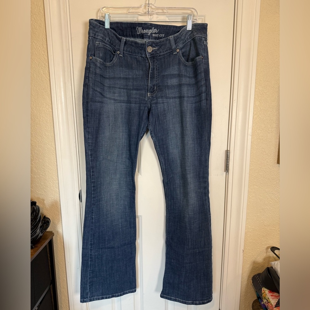 Wrangler Women's Essential Mid Rise Bootcut Jeans
